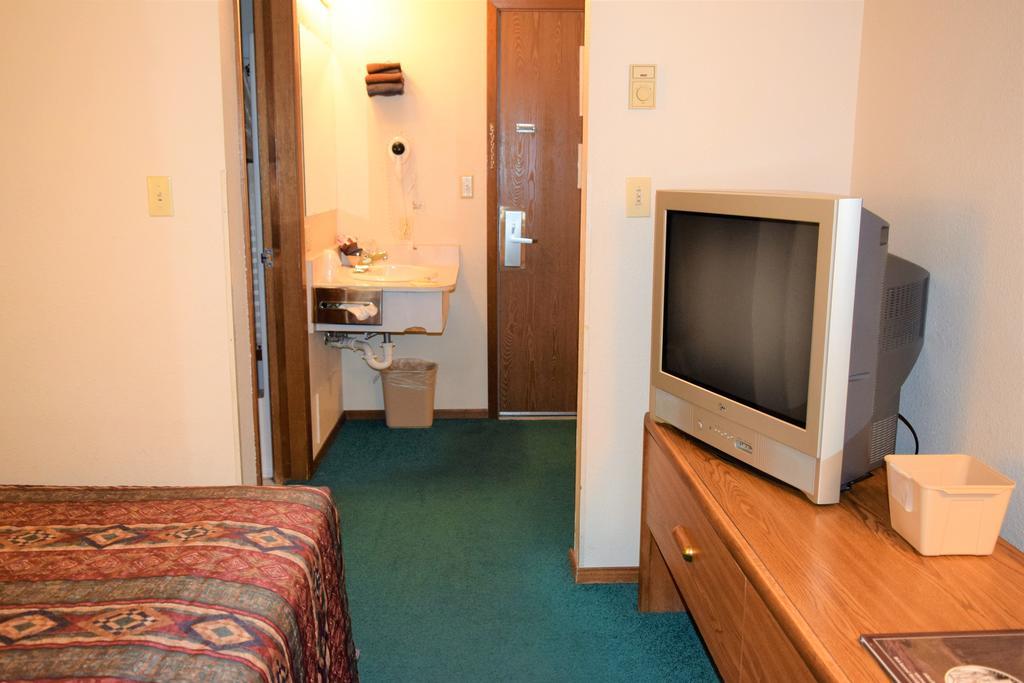 Country Inn Libby Екстериор снимка