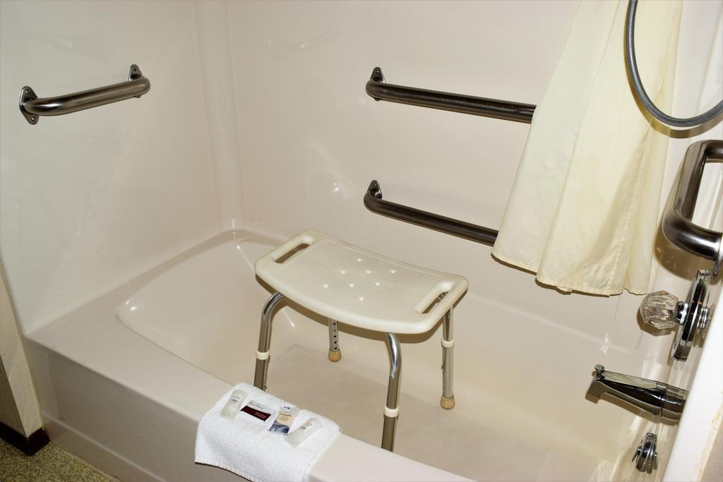 Country Inn Libby Екстериор снимка