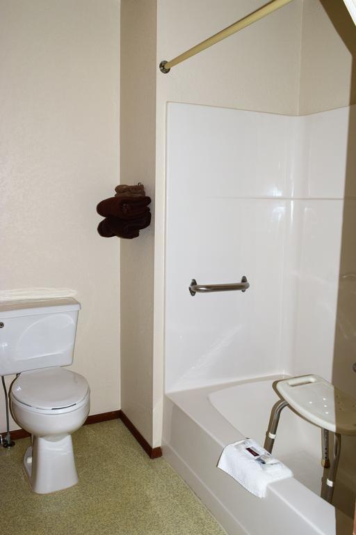 Country Inn Libby Екстериор снимка
